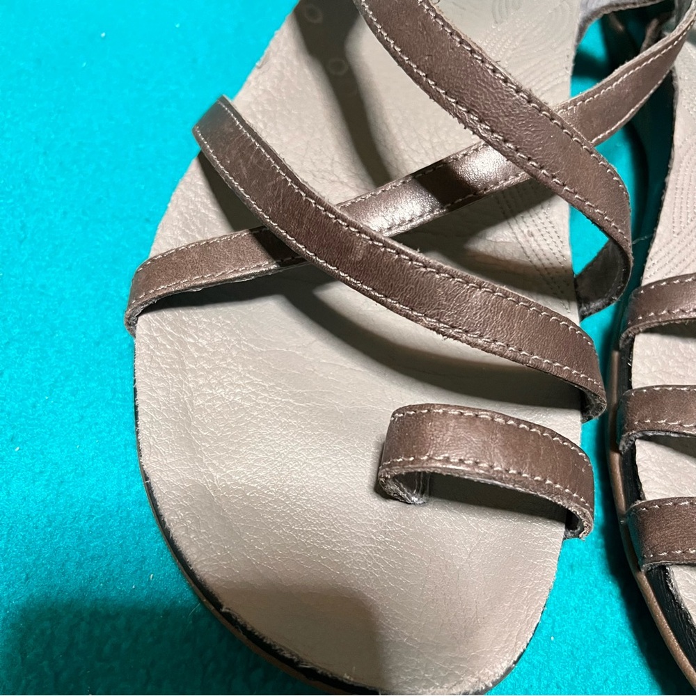 Chaco Leather Sandals with Criss-Cross Straps and Toe Strap Sz 10 - Picture 2 of 10